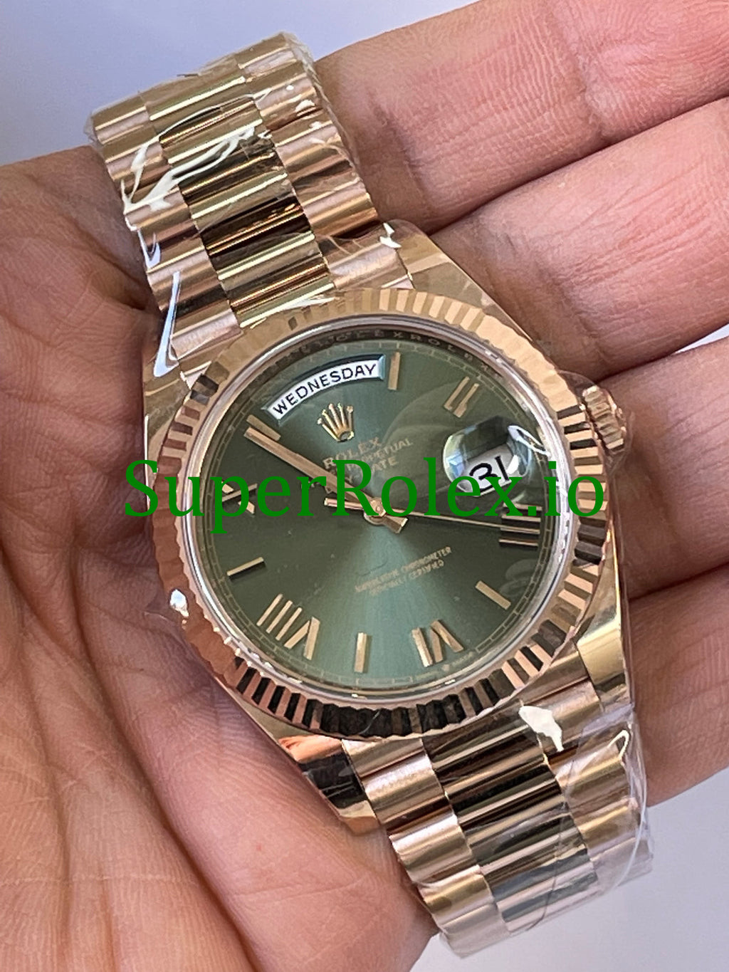 Rolex Day-Date 40MM Everose Gold Ref.228235 - Olive Green Roman Dial