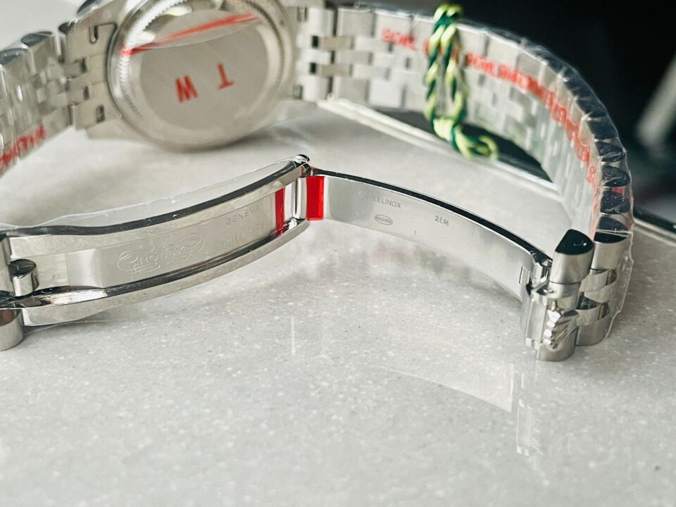 Rolex Datejust 28mm 904L SS Black Dial Diamond markers