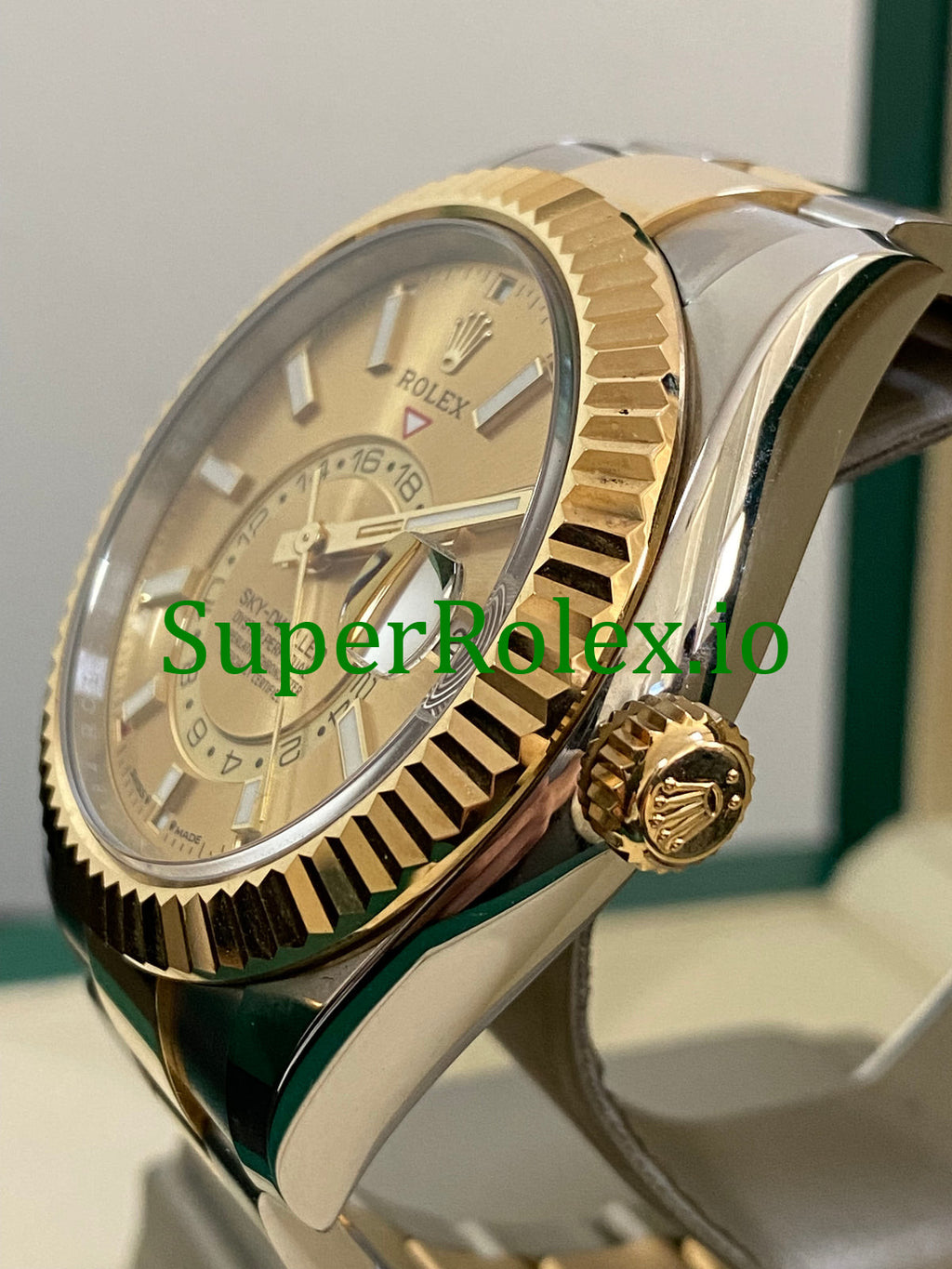 Rolex Sky-Dweller 42mm Yellow Rolesor Ref.336933