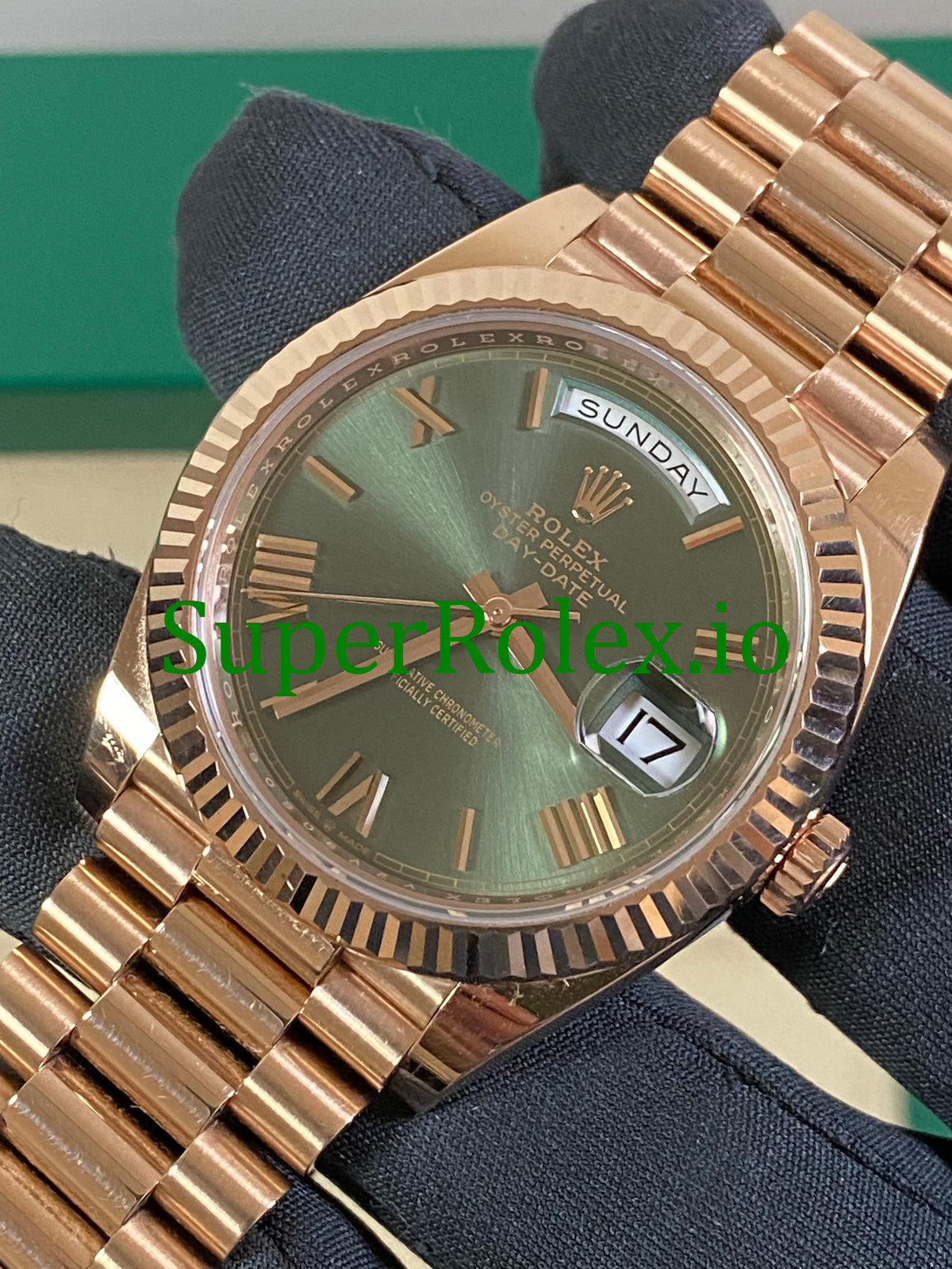 Rolex Day-Date 40MM Everose Gold Ref.228235 Olive Green Roman Dial