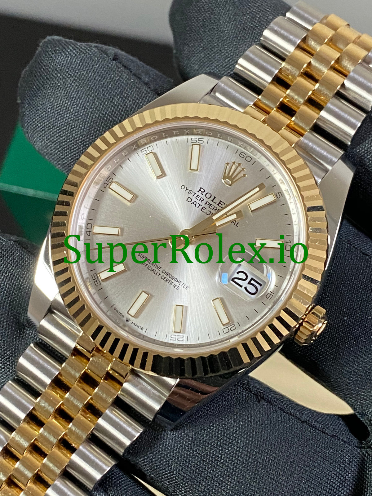 Rolex Datejust 41 Steel and Yellow Gold Silver Index Dial Ref.126333