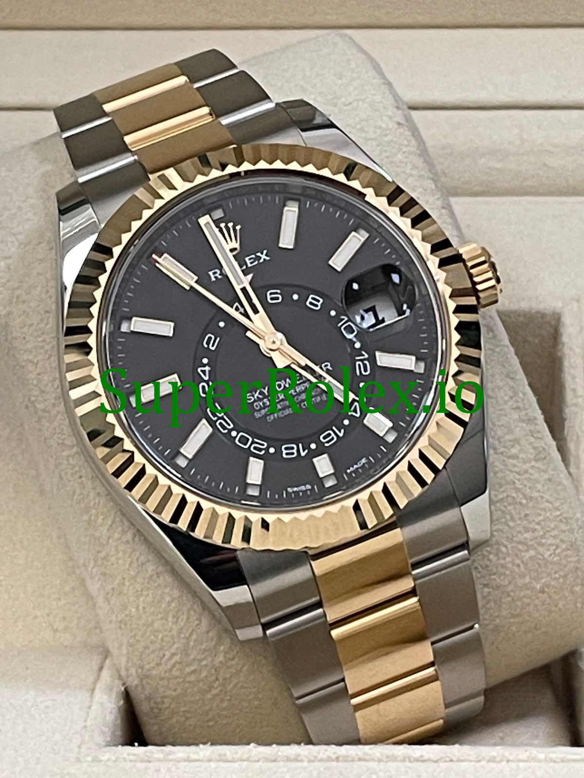 Rolex Sky-Dweller Yellow Rolesor Ref.326933- Black Index Dial